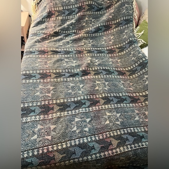 Large Vtg Oval Woven Knit Blanket Rug Fringe Multicolor Southwestern 112" X 58" - Picture 6 of 9